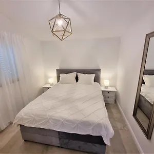 Apartment Bagic, Vir
